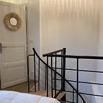 Duplex En Rez-de-chaussee Avec Cour Interieure Privee, Proche De La Mer, Wifi * مير-لي-بان