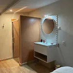 Duplex En Rez-de-chaussee Avec Cour Interieure Privee, Proche De La Mer, Wifi شقة مير-لي-بان