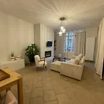 Duplex En Rez-de-chaussee Avec Cour Interieure Privee, Proche De La Mer, Wifi * مير-لي-بان