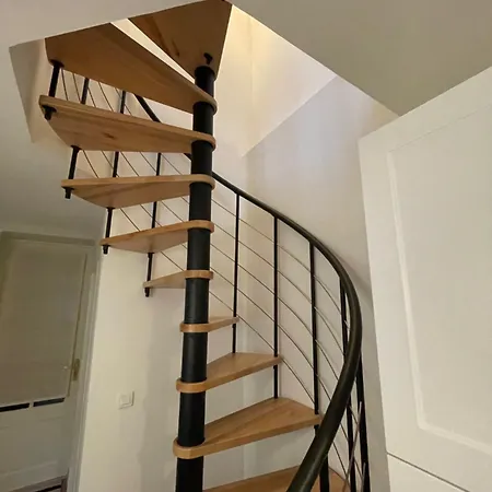 شقة Duplex En Rez-de-chaussee Avec Cour Interieure Privee, Proche De La Mer, Wifi *