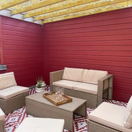 Duplex En Rez-de-chaussee Avec Cour Interieure Privee, Proche De La Mer, Wifi مير-لي-بان