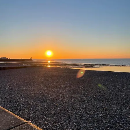 Апартаменты Duplex En Rez-de-chaussee Avec Cour Interieure Privee, Proche De La Mer, Wifi Мер-ле-Бен