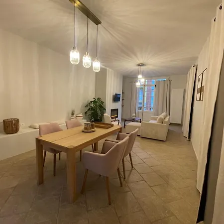 Duplex En Rez-de-chaussee Avec Cour Interieure Privee, Proche De La Mer, Wifi Мер-ле-Бен