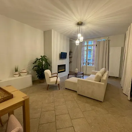 Duplex En Rez-de-chaussee Avec Cour Interieure Privee, Proche De La Mer, Wifi * Мер-ле-Бен