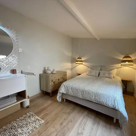 Duplex En Rez-de-chaussee Avec Cour Interieure Privee, Proche De La Mer, Wifi Apartment *