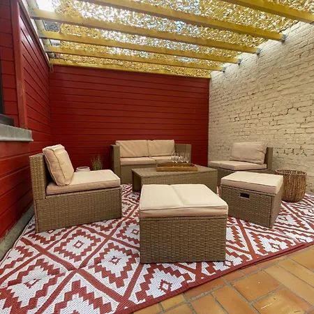 Duplex En Rez-de-chaussee Avec Cour Interieure Privee, Proche De La Mer, Wifi